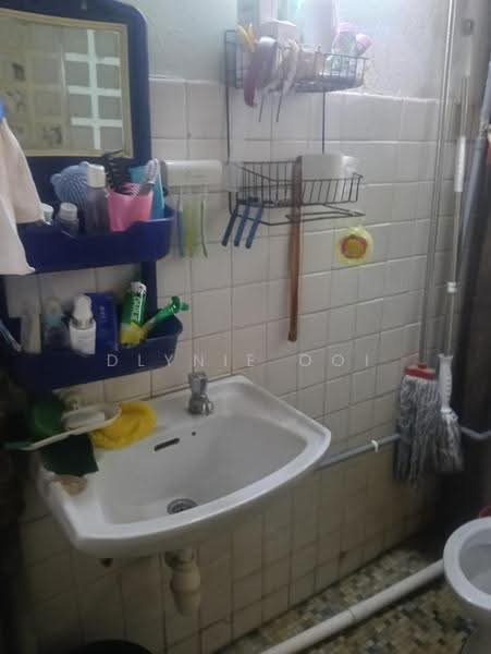 Pangsapuri untuk Dijual di Salak South Garden (Taman Salak Selatan) - Dlynie Ooi - Bathroom - PropertyGuru.com.my