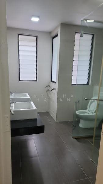 Rumah Teres 2-Tingkat untuk Disewa di Alam Impian (Shah Alam) - Natasha Shadan - Bathroom - PropertyGuru.com.my