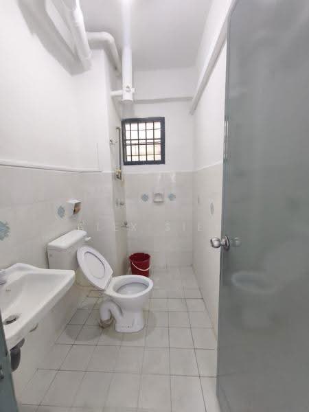 Pangsapuri untuk Dijual di Vista Seri Alam - Alex Sieh - Bathroom - PropertyGuru.com.my
