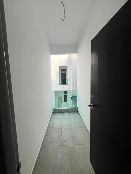 Rumah Teres 2-Tingkat untuk Disewa di Taman Bestari Indah (Ulu Tiram) - Elvis Sim - Corridor - PropertyGuru.com.my