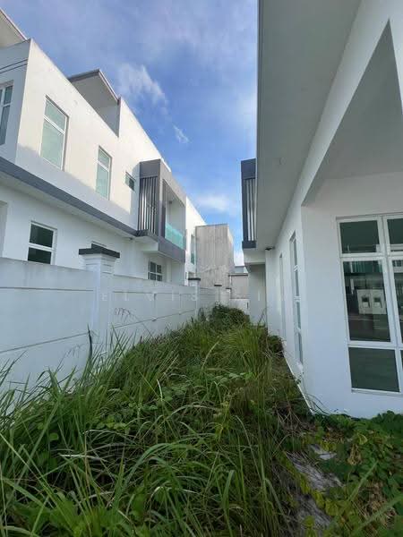 Rumah Teres 2-Tingkat untuk Disewa di Taman Bestari Indah (Ulu Tiram) - Elvis Sim - Exterior - PropertyGuru.com.my