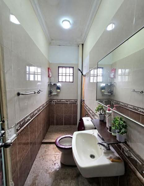 2-storey Terraced House for Sale in Bukit Sentosa (Rawang) - Zann Fauzan - Bathroom - PropertyGuru.com.my