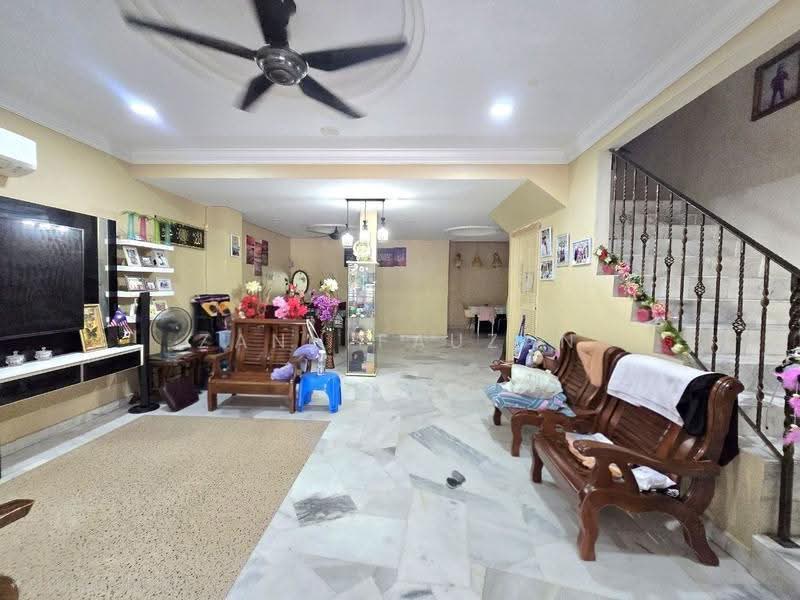 2-storey Terraced House for Sale in Bukit Sentosa (Rawang) - Zann Fauzan - Living Room - PropertyGuru.com.my