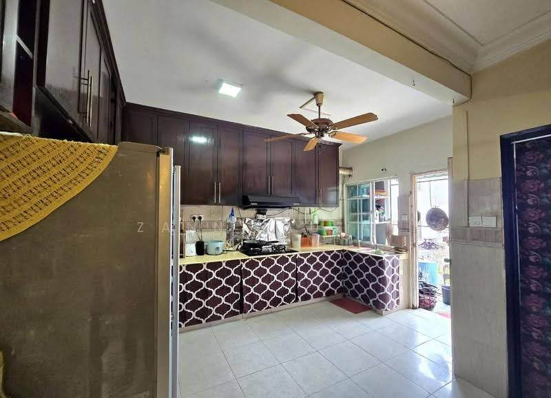 2-storey Terraced House for Sale in Bukit Sentosa (Rawang) - Zann Fauzan - Kitchen - PropertyGuru.com.my