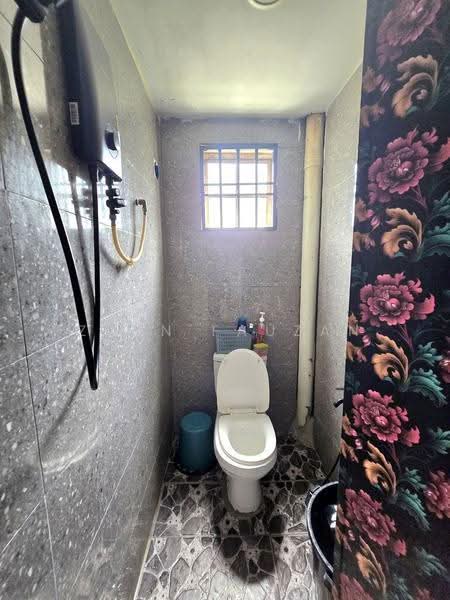 2-storey Terraced House for Sale in Bukit Sentosa (Rawang) - Zann Fauzan - Bathroom - PropertyGuru.com.my