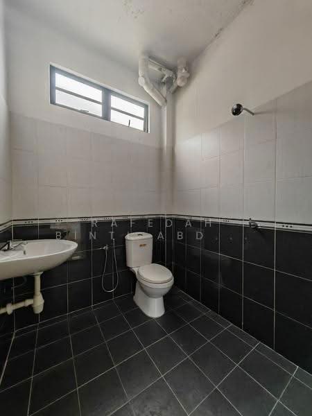 Bungalow House untuk Dijual di Taman Astana Indah (Bangi) - Rafedah Binti Abdul Aziz - Bathroom - PropertyGuru.com.my