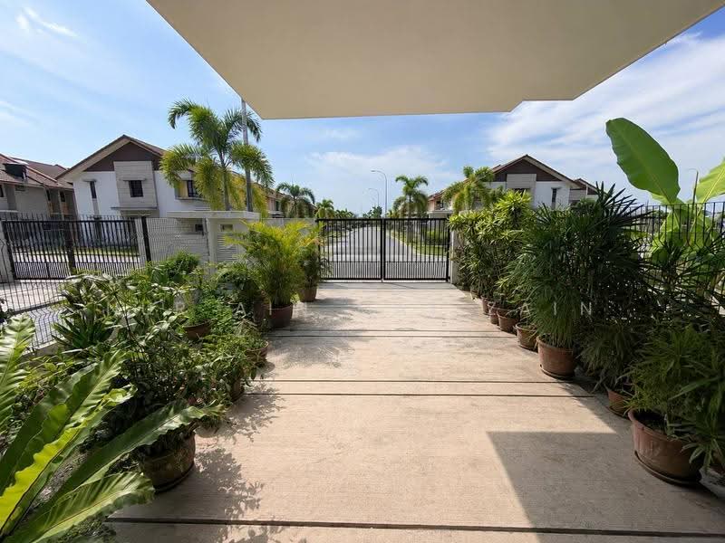 2-storey Terraced House for Sale in Banting (Selangor) - Nur Ain Mat Zain - Exterior - PropertyGuru.com.my