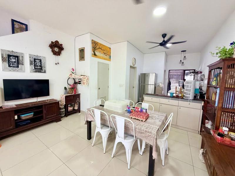 2-storey Terraced House for Sale in Banting (Selangor) - Nur Ain Mat Zain - Living Room - PropertyGuru.com.my