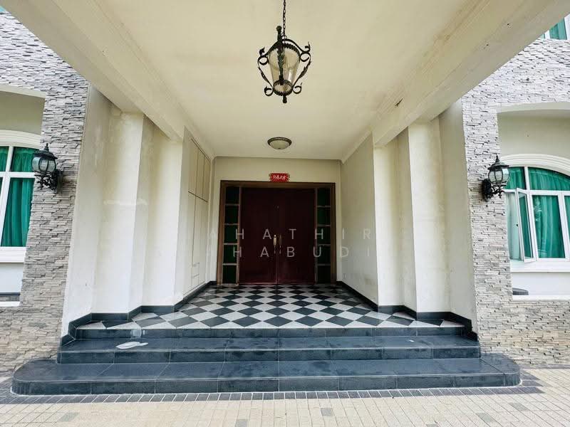 Bungalow House untuk Dijual di SS19 (Subang Jaya) - Nahathir Shahabudin - Entrance - PropertyGuru.com.my