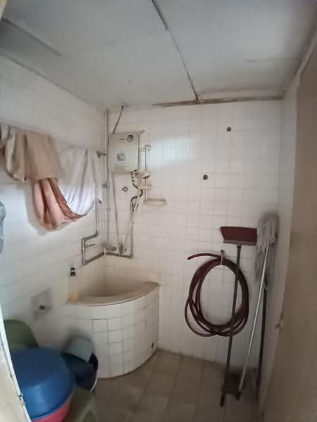 1-storey Terraced House for Sale in Taman Falim (Ipoh) - Vincent Thoo - Bathroom - PropertyGuru.com.my