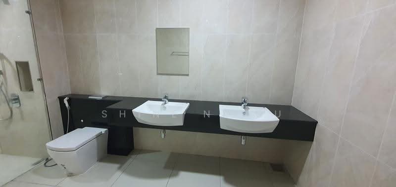 Kediaman Servis untuk Dijual di Paragon Residences @ Straits View - Shine Naidu - Bathroom - PropertyGuru.com.my