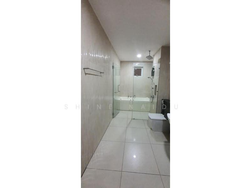 Kediaman Servis untuk Dijual di Paragon Residences @ Straits View - Shine Naidu - Bathroom - PropertyGuru.com.my
