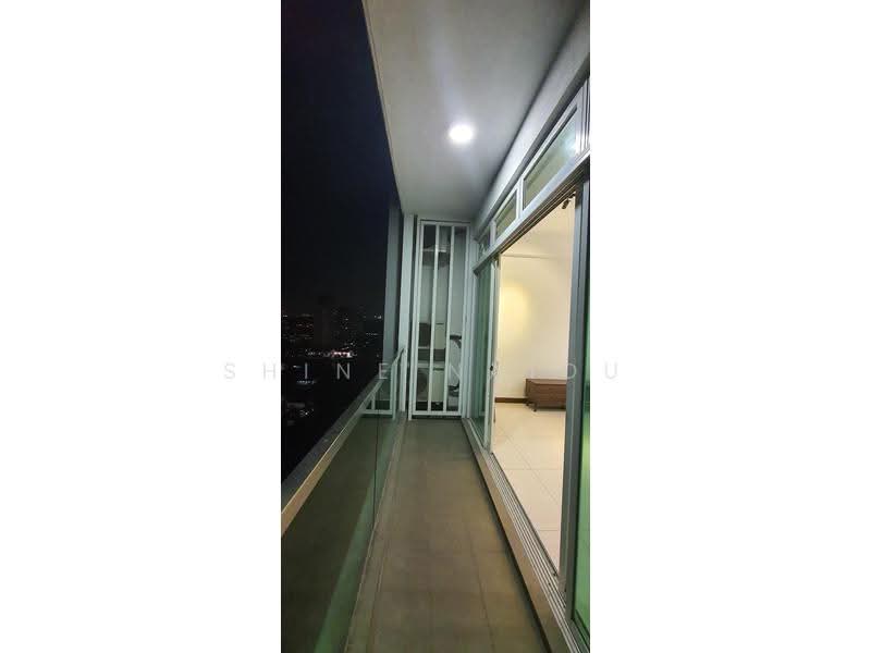 Kediaman Servis untuk Dijual di Paragon Residences @ Straits View - Shine Naidu - Balcony - PropertyGuru.com.my