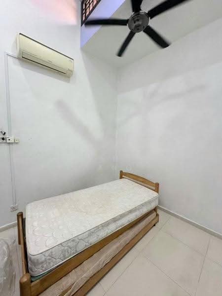 Rumah Teres 1-Tingkat untuk Disewa di Taman Pelangi Indah (Ulu Tiram) - Samantha Tang - Bedroom - PropertyGuru.com.my