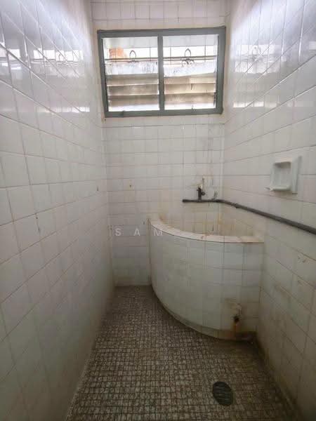 Rumah Teres 2-Tingkat untuk Dijual di Taman Pengkalan Barat (Ipoh) - Sam . - Bathroom - PropertyGuru.com.my