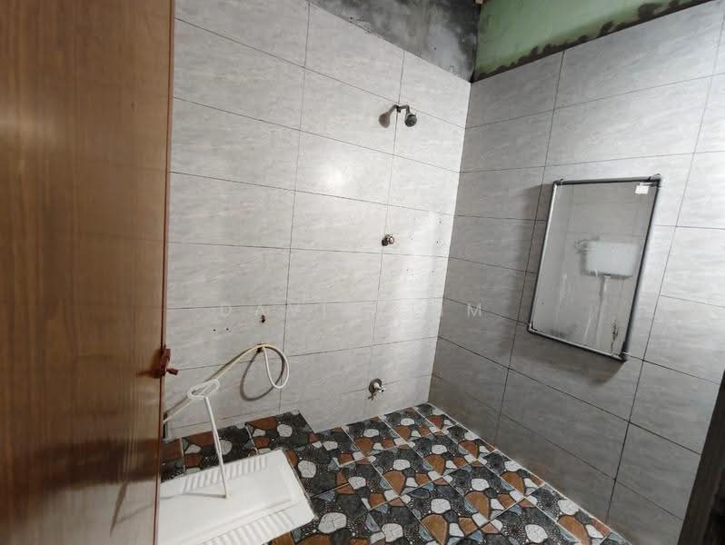 Terraced House for Sale in Bukit Beruntung (Selangor) - David Lim - Bathroom - PropertyGuru.com.my