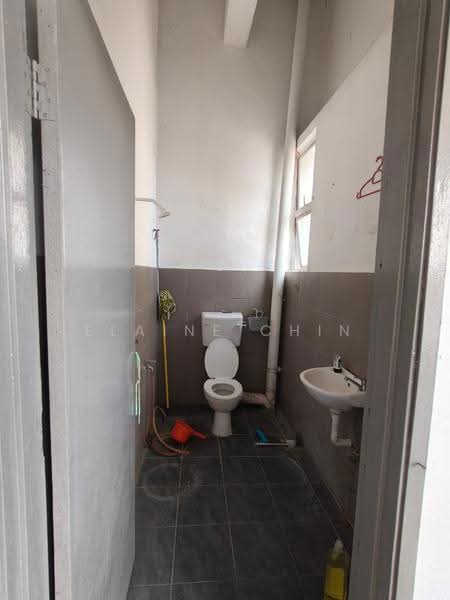 Kilang Berkembar untuk Dijual di Bukit Sentosa (Rawang) - Elaine Chin - Bathroom - PropertyGuru.com.my