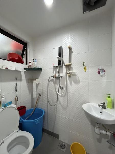 3-storey Terraced House for Sale in Balakong (Selangor) - Pon Lee Miin - Bathroom - PropertyGuru.com.my