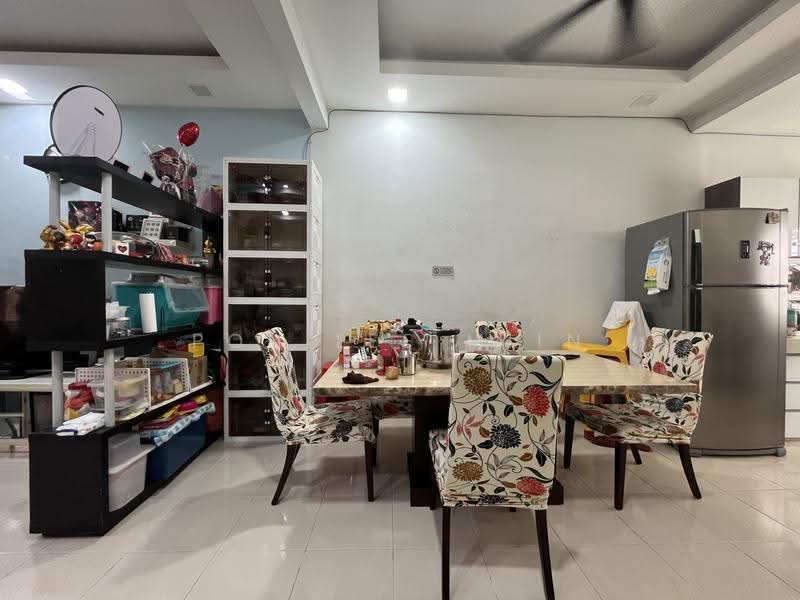 3-storey Terraced House for Sale in Balakong (Selangor) - Pon Lee Miin - Dining Room - PropertyGuru.com.my