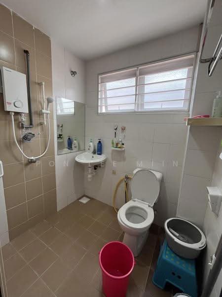 3-storey Terraced House for Sale in Balakong (Selangor) - Pon Lee Miin - Bathroom - PropertyGuru.com.my