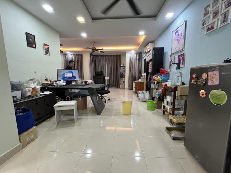 3-storey Terraced House for Sale in Balakong (Selangor) - Pon Lee Miin - Living Room - PropertyGuru.com.my