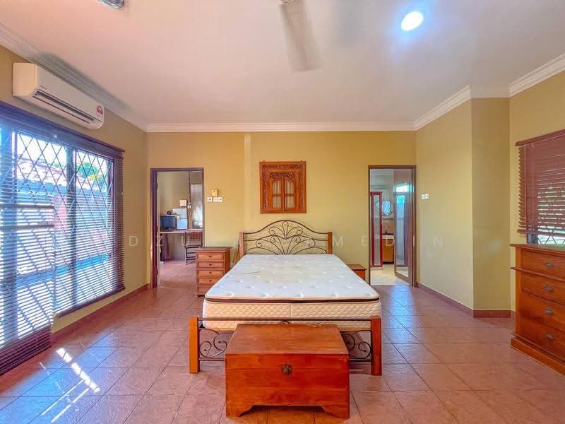 Bungalow House for Sale in Sungai Buloh (Selangor) - Adzura Zamedin - Bedroom - PropertyGuru.com.my