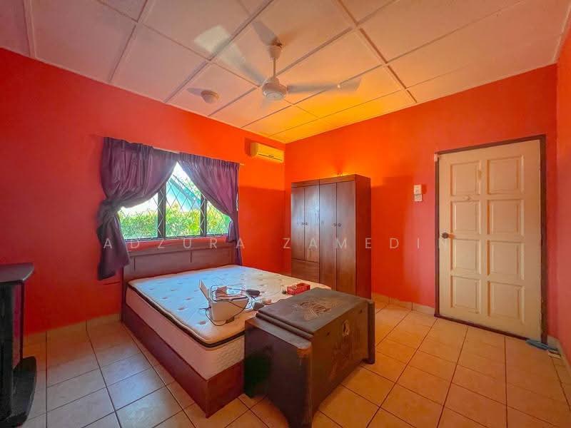 Bungalow House for Sale in Sungai Buloh (Selangor) - Adzura Zamedin - Bedroom - PropertyGuru.com.my