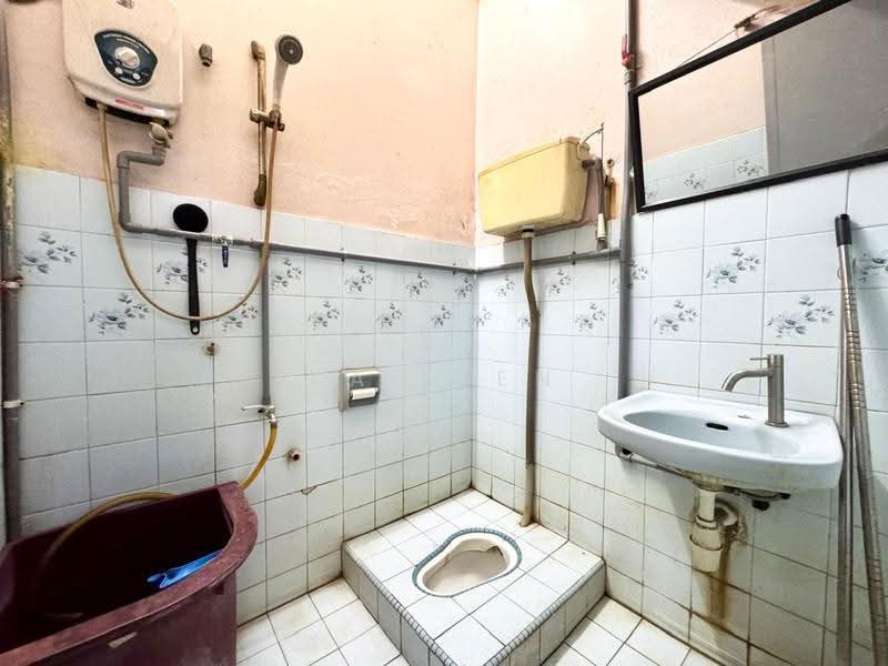 1-storey Terraced House for Sale in Taman Bidara (Selayang) - Kai Ren - Bathroom - PropertyGuru.com.my