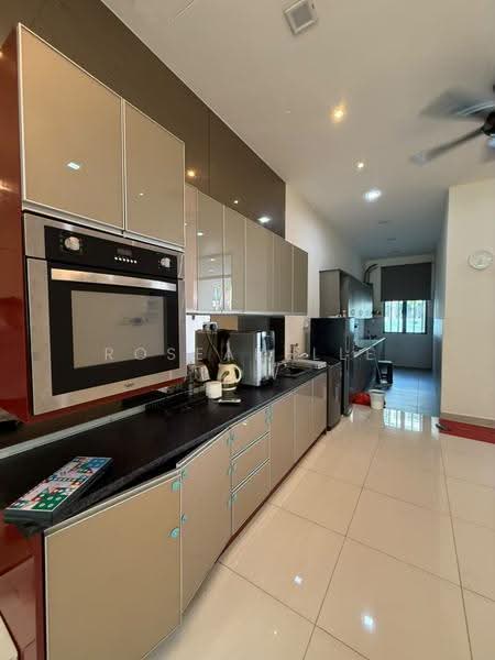 Rumah Teres 3-Tingkat untuk Disewa di Bandar Nusaputra (Puchong) - Roseabelle Low - Kitchen - PropertyGuru.com.my