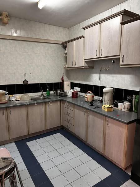 Condominium for Rent at Endah Regal Condominium - Alicia Yeoh - Kitchen - PropertyGuru.com.my