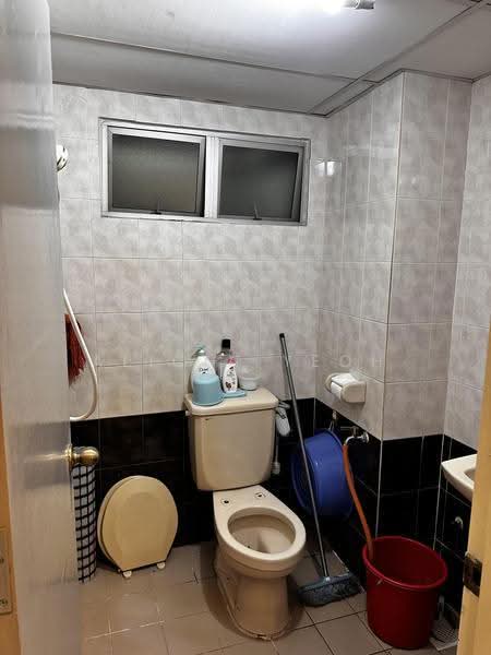Condominium for Rent at Endah Regal Condominium - Alicia Yeoh - Bathroom - PropertyGuru.com.my
