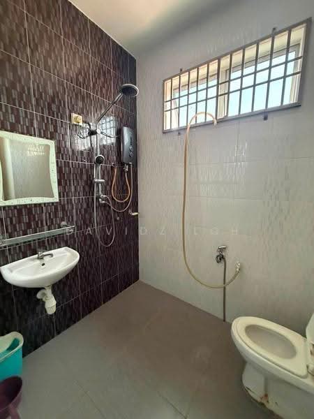 2-storey Terraced House for Rent in Taman Bukit Minyak (Bukit Minyak) - Davidz Loh - Bathroom - PropertyGuru.com.my