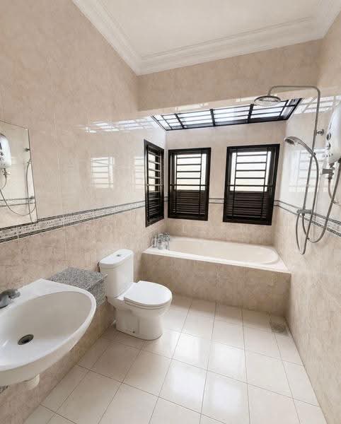 Semi-Detached House for Sale in Taman Austin Perdana (Tebrau) - Pooi Leen Voon - Bathroom - PropertyGuru.com.my