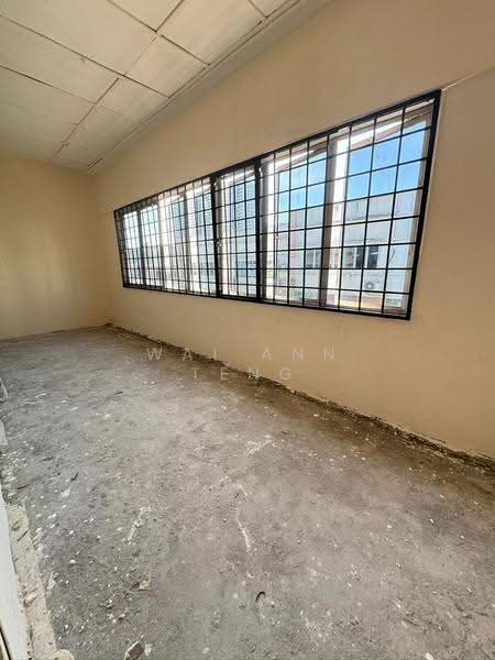 Shop for Rent in Taman Bukit Serdang (Seri Kembangan) - Wai Ann Teng - Interior - PropertyGuru.com.my