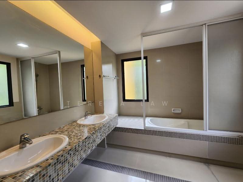 Kondominium untuk Disewa di GITA BAYU VILLA - Teresa Law - Bathroom - PropertyGuru.com.my