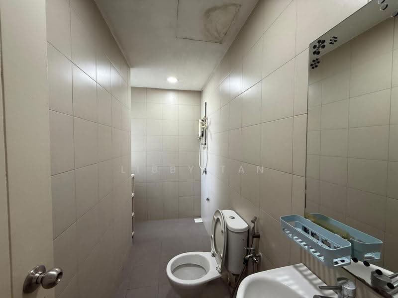 Kondominium untuk Dijual di 222 Residency - Libby Tan - Bathroom - PropertyGuru.com.my