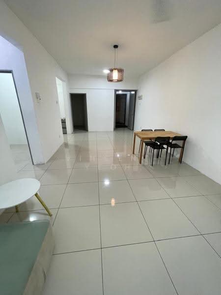 Kediaman Servis untuk Dijual di Silk Residence - Vincent Yeoh - Living Room - PropertyGuru.com.my
