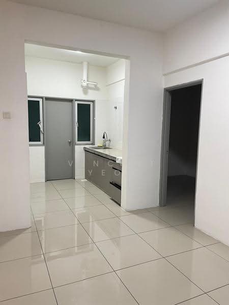 Kediaman Servis untuk Dijual di Silk Residence - Vincent Yeoh - Kitchen - PropertyGuru.com.my