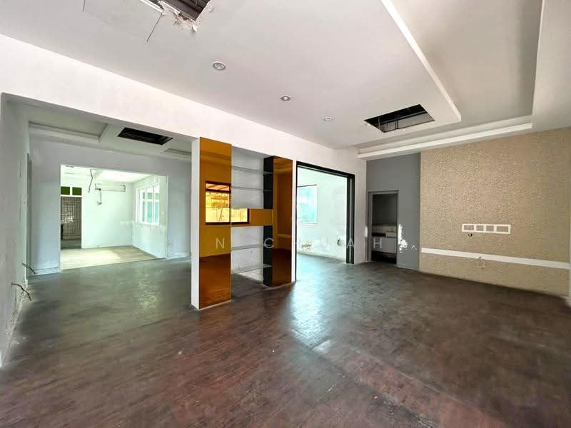 Banglo Komersial untuk Disewa di Tanjung Tokong (Penang) - Jin Chuah - Living Room - PropertyGuru.com.my