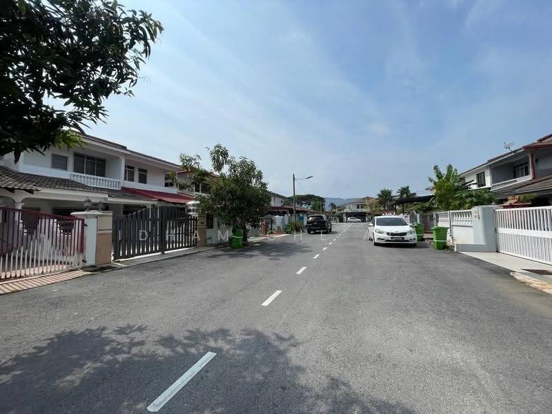 2-storey Terraced House for Sale in Seri Kuantan (Kuantan) - Idham Che'Ali - Exterior - PropertyGuru.com.my
