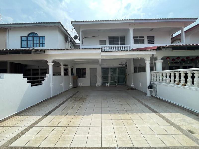 2-storey Terraced House for Sale in Seri Kuantan (Kuantan) - Idham Che'Ali - Exterior - PropertyGuru.com.my