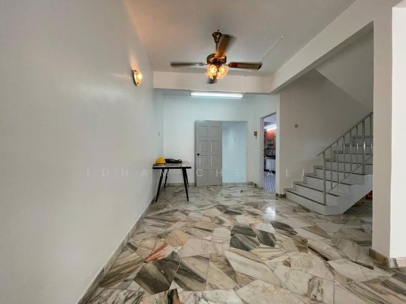 2-storey Terraced House for Sale in Seri Kuantan (Kuantan) - Idham Che'Ali - Living Room - PropertyGuru.com.my