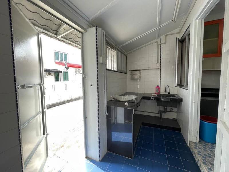 2-storey Terraced House for Sale in Seri Kuantan (Kuantan) - Idham Che'Ali - Kitchen - PropertyGuru.com.my