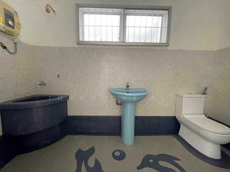 2-storey Terraced House for Sale in Seri Kuantan (Kuantan) - Idham Che'Ali - Bathroom - PropertyGuru.com.my