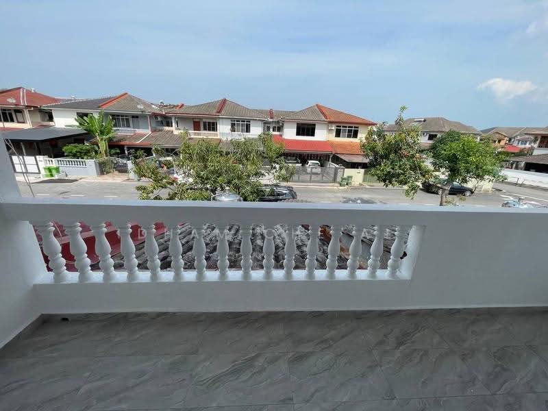 2-storey Terraced House for Sale in Seri Kuantan (Kuantan) - Idham Che'Ali - Exterior - PropertyGuru.com.my