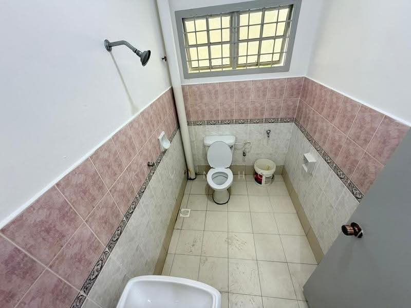 2-storey Terraced House for Sale in Bandar Putra Kulai (Kulai) - Kevin Ho - Bathroom - PropertyGuru.com.my