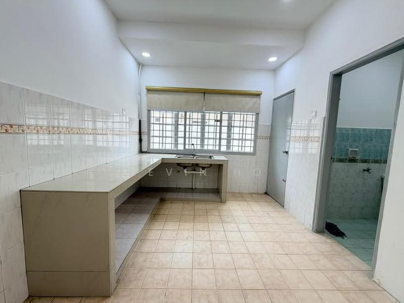 2-storey Terraced House for Sale in Bandar Putra Kulai (Kulai) - Kevin Ho - Kitchen - PropertyGuru.com.my