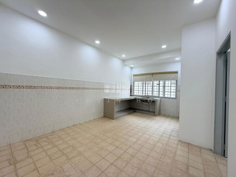 2-storey Terraced House for Sale in Bandar Putra Kulai (Kulai) - Kevin Ho - Kitchen - PropertyGuru.com.my