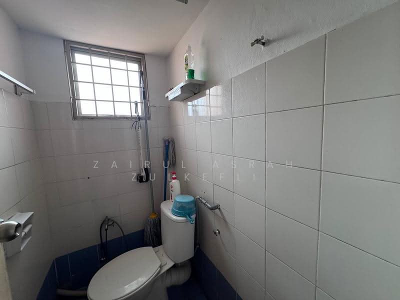 Shop / Office untuk Dijual di Kajang (Selangor) - Zairul Asrah Zulkefli - Bathroom - PropertyGuru.com.my