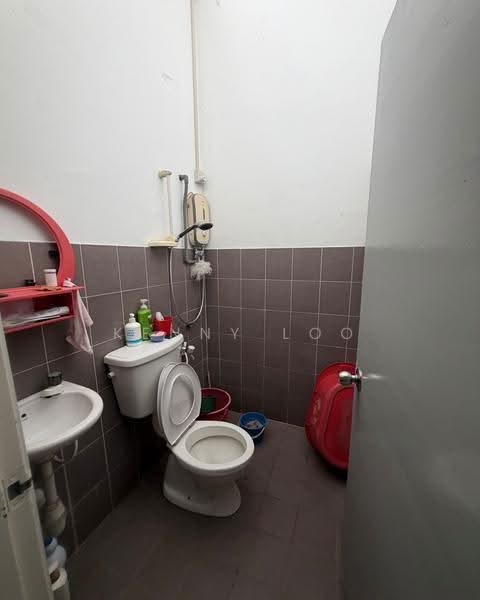 1-storey Terraced House for Sale in Kuantan (Pahang) - Kenny Loo - Bathroom - PropertyGuru.com.my